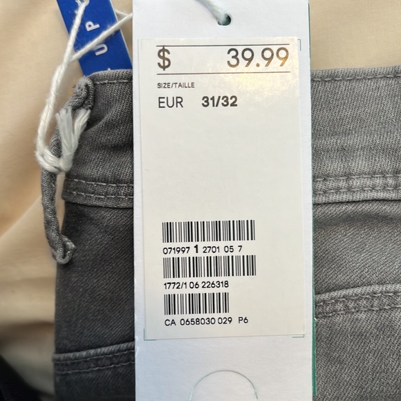 NWT H&M Distressed grey jeans - Picture 6 of 6